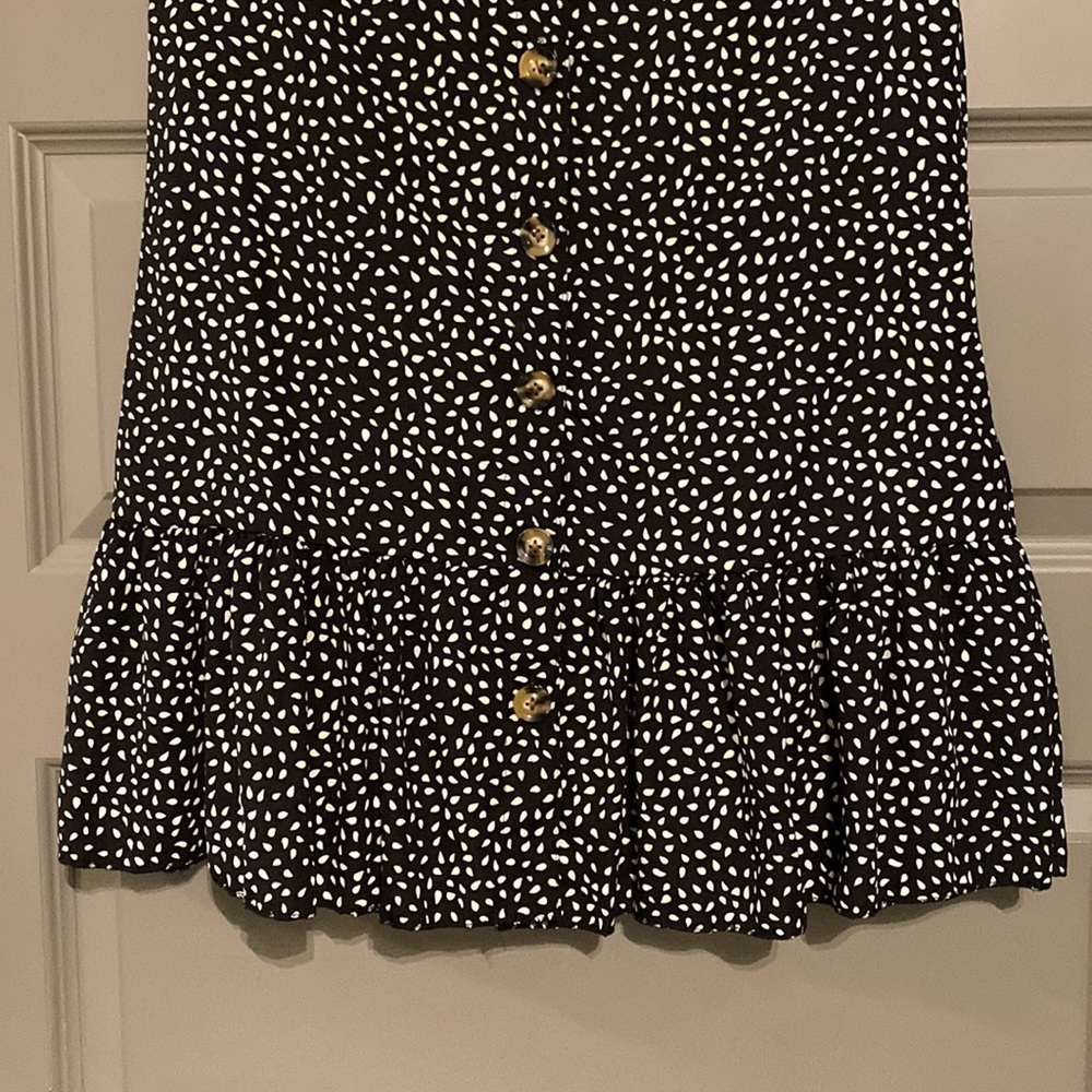Black with white petal shaped design mini dress - Picture 4 of 4